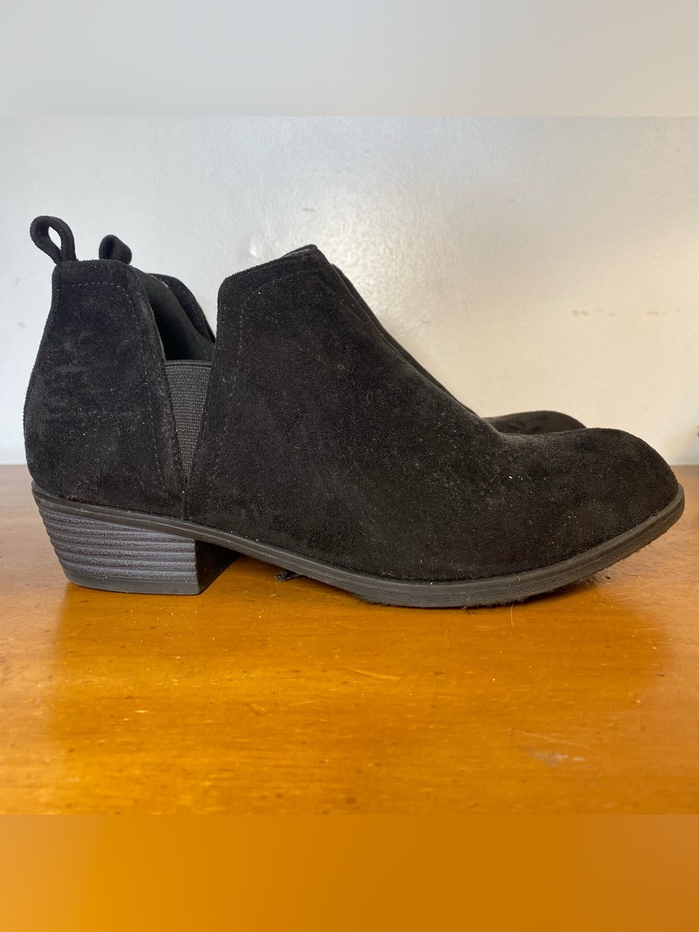 Pierre Dumas Women's 6.5 Black Ankle Boots Booties Suede Low Heel Neutral Fall